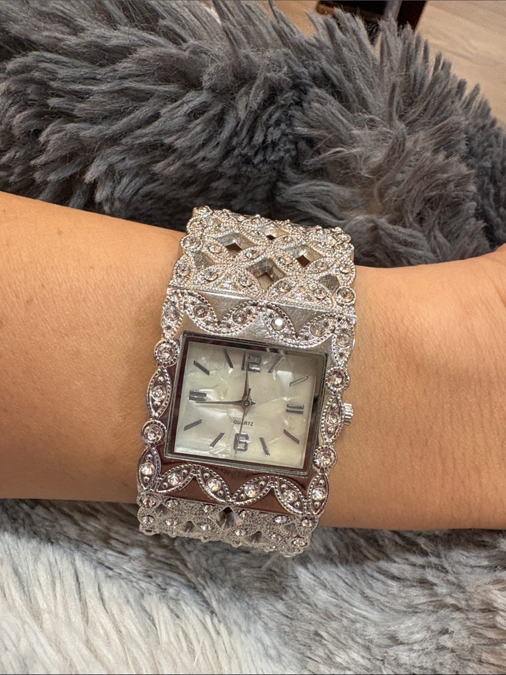 Vintage accustomed Elegant Silver Crystal-Embellished Quartz Bracelet Watch